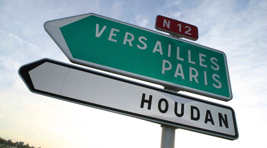 Panneau de signalisation : Versailles, Paris, Houdan